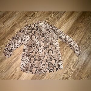 Entro Brown Snakeskin Pattern button up top😀 size small